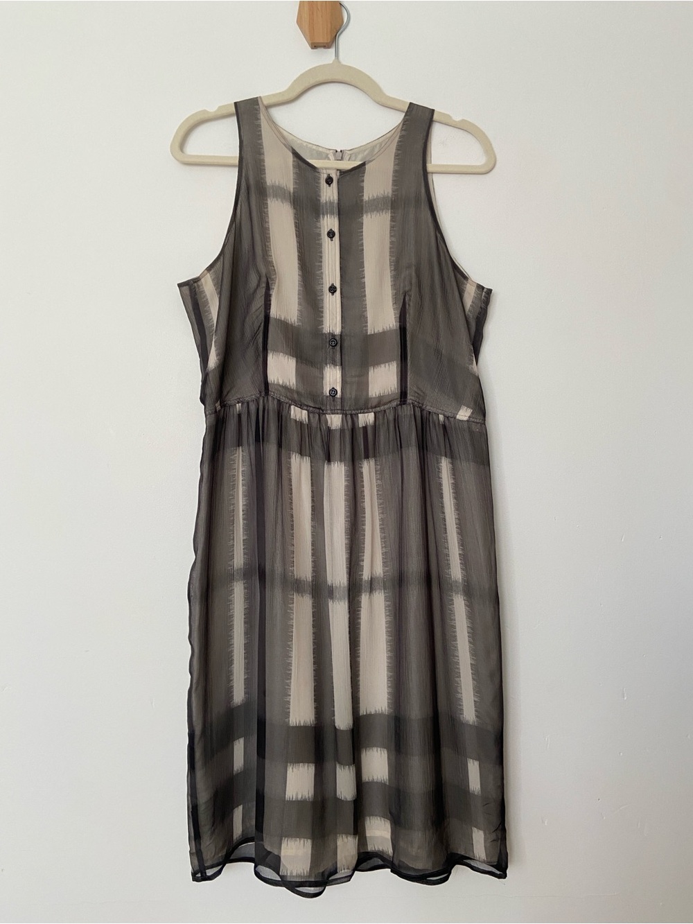 Burberry Sleeveless Plaid Midi Silk Dress in Black and Cream Size 12